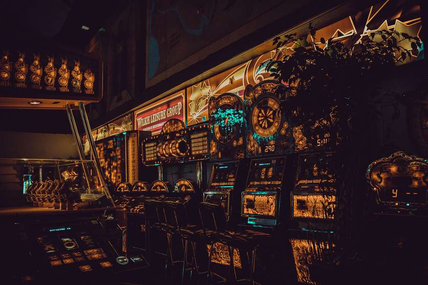 Comment fonctionnent les casinos en ligne : Technologie, Équité et Paiements